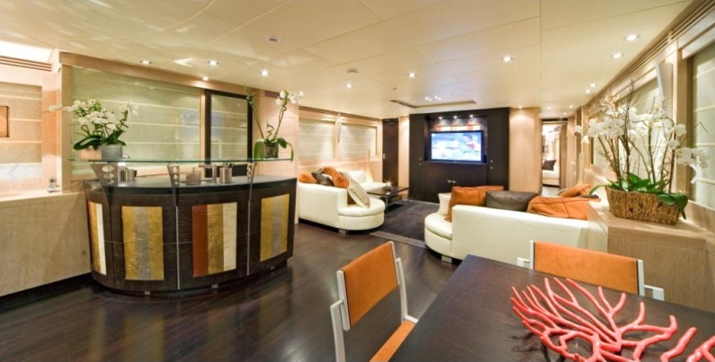 Luxury Crewed Motor Yacht DOLCEAQUA photo 6