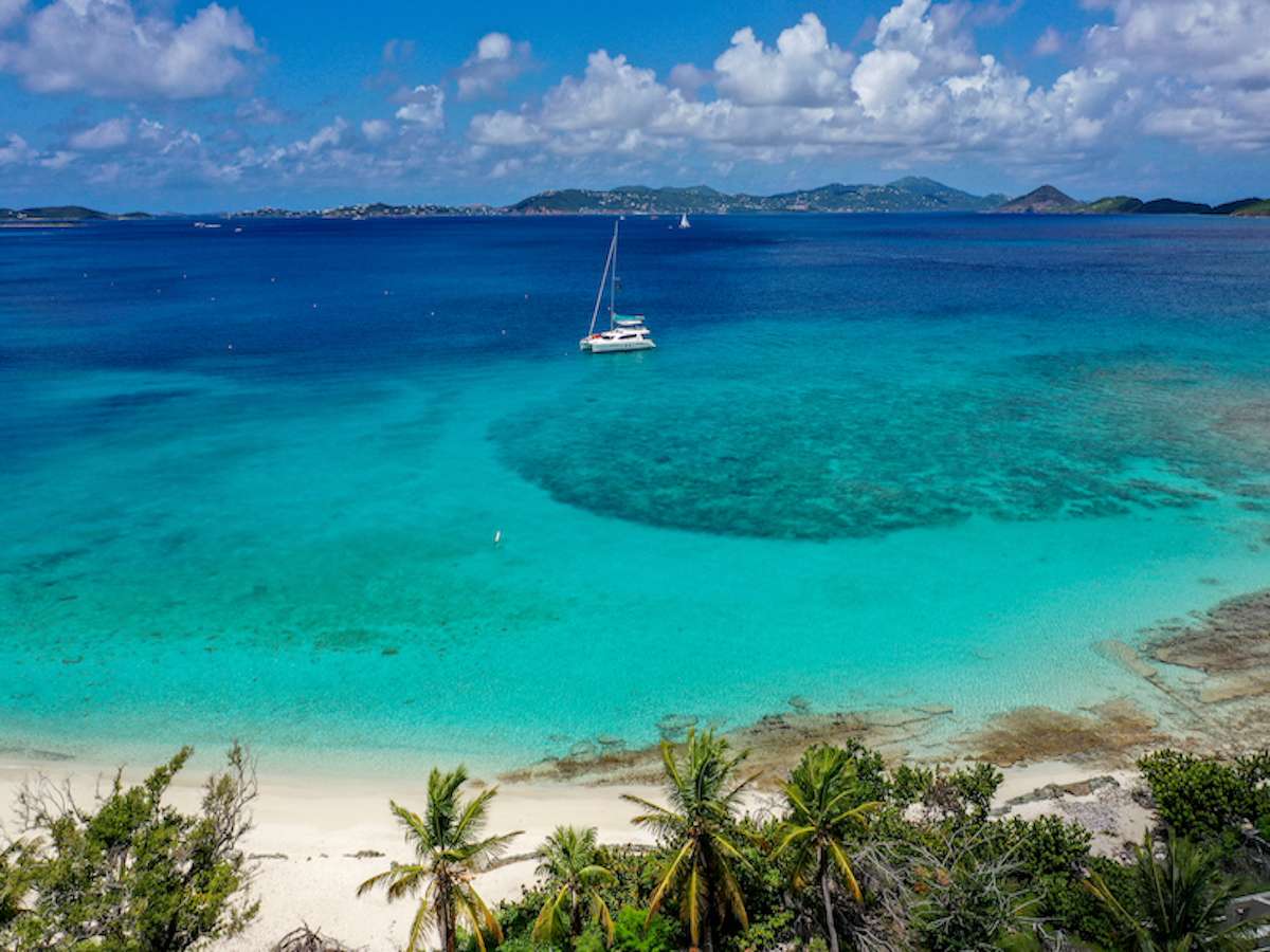 Luxury Crewed Catamaran DOLPHIN DAZE photo 3