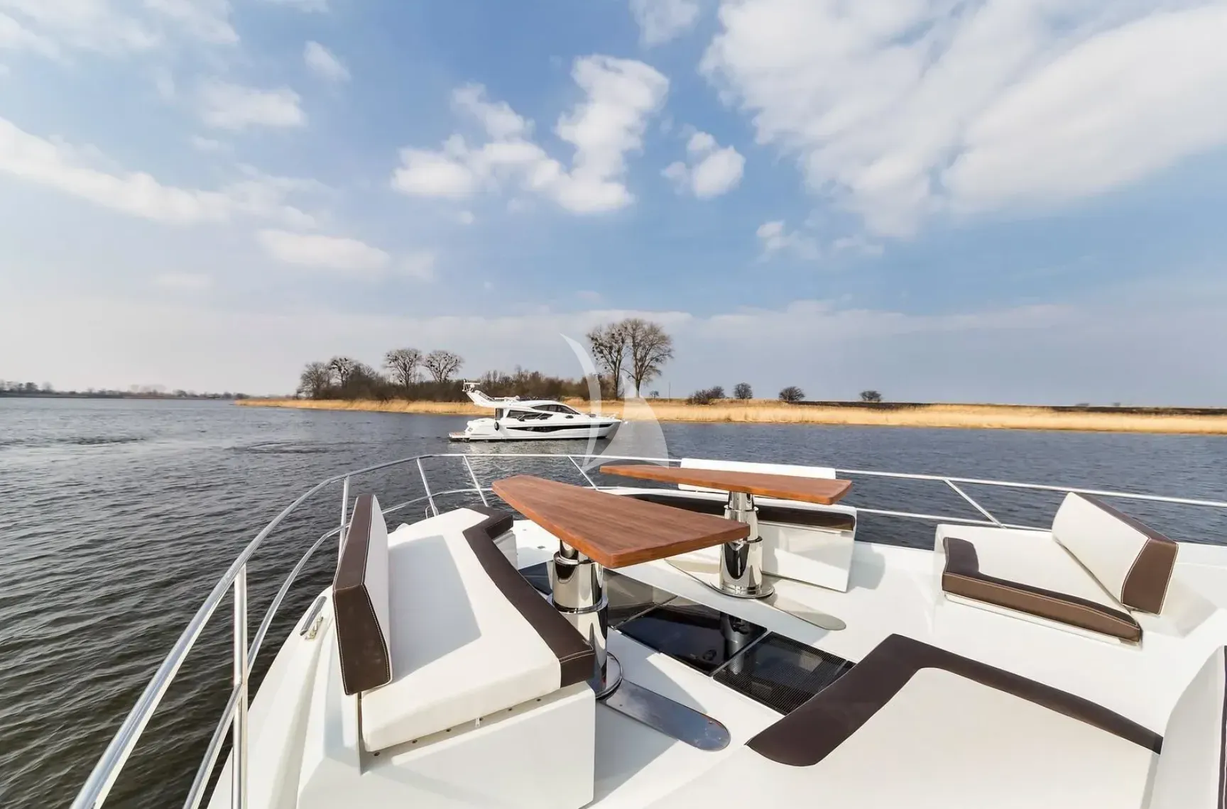 Crewed Motor Yacht DON`T TELL MOM photo 8