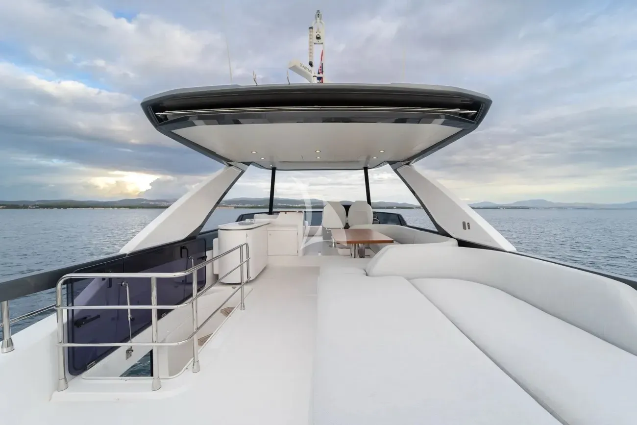 Crewed Motor Yacht DONNA photo 6