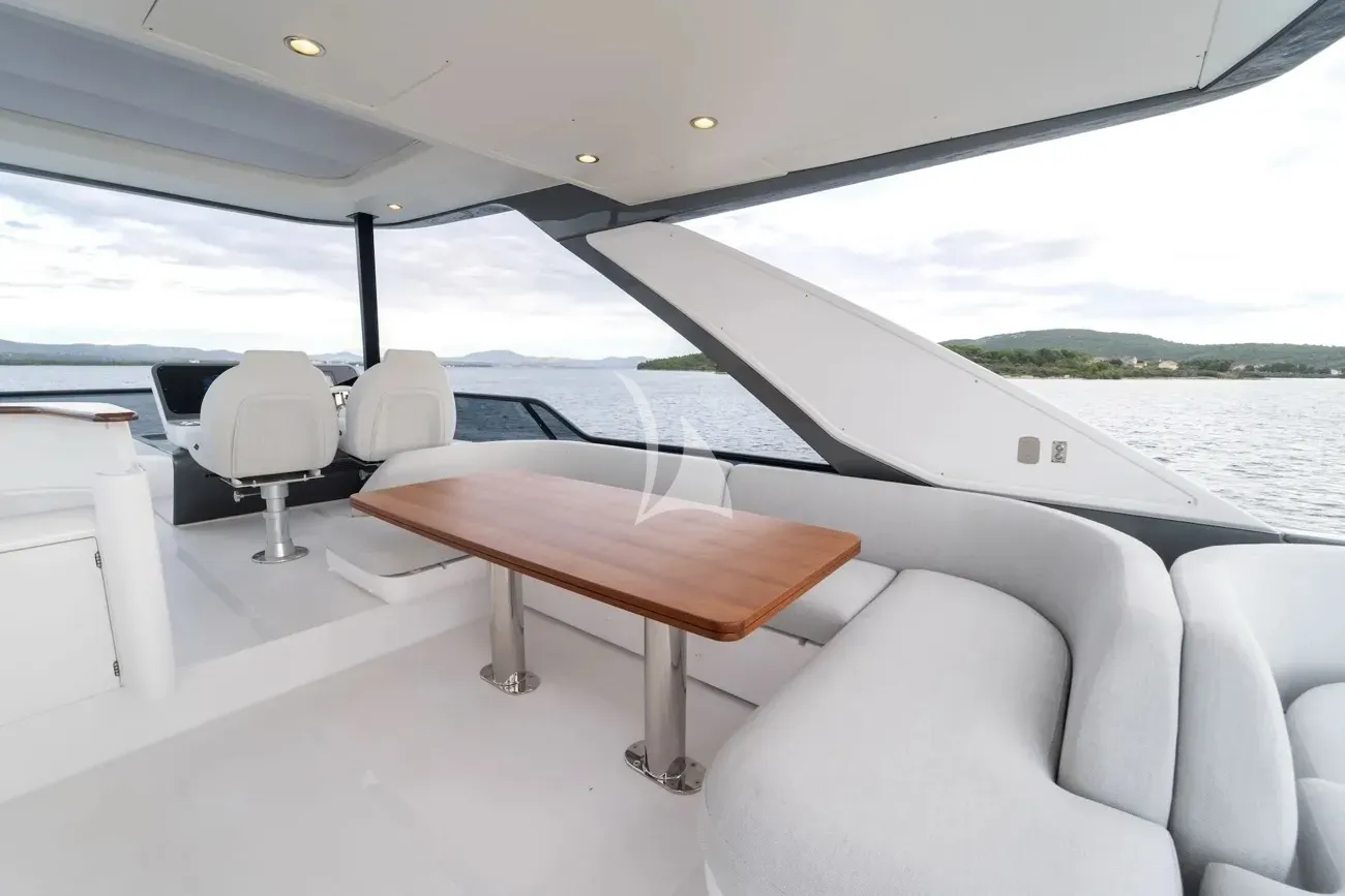 Crewed Motor Yacht DONNA photo 7