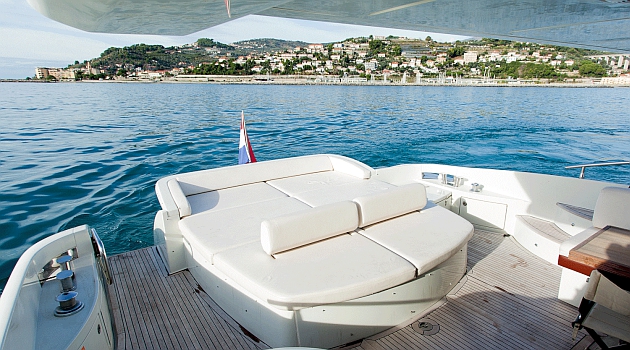 Luxury Crewed Motor Yacht DONNA LOKA photo 3