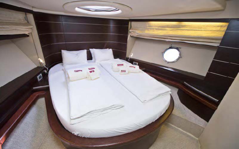 Luxury Crewed Motor Yacht DONNA LOKA photo 7