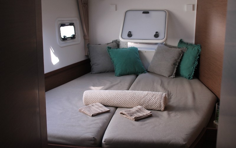 Bareboat Catamaran DOUBLE TROUBLE photo 8