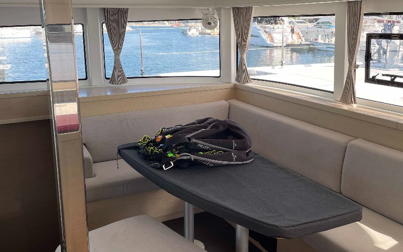 Bareboat Catamaran AVENTURA photo 6