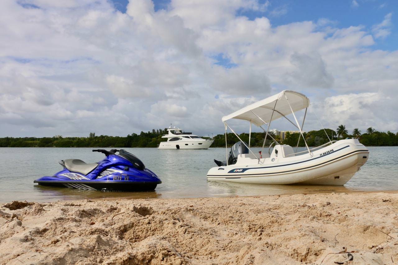 Crewed Motor Yacht DR NO photo 8