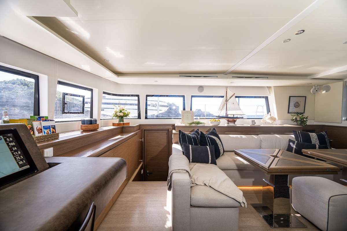 Crewed Catamaran DRAGONFLY photo 7