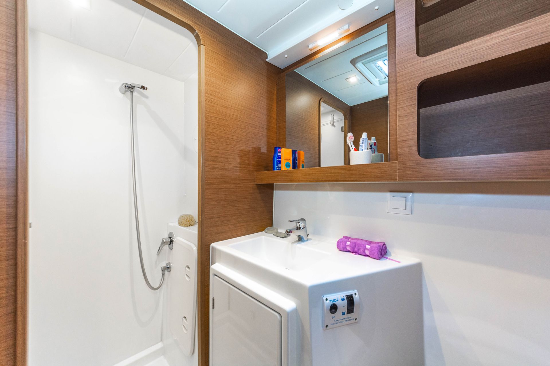 Bareboat Catamaran DREAM WATERS photo 6