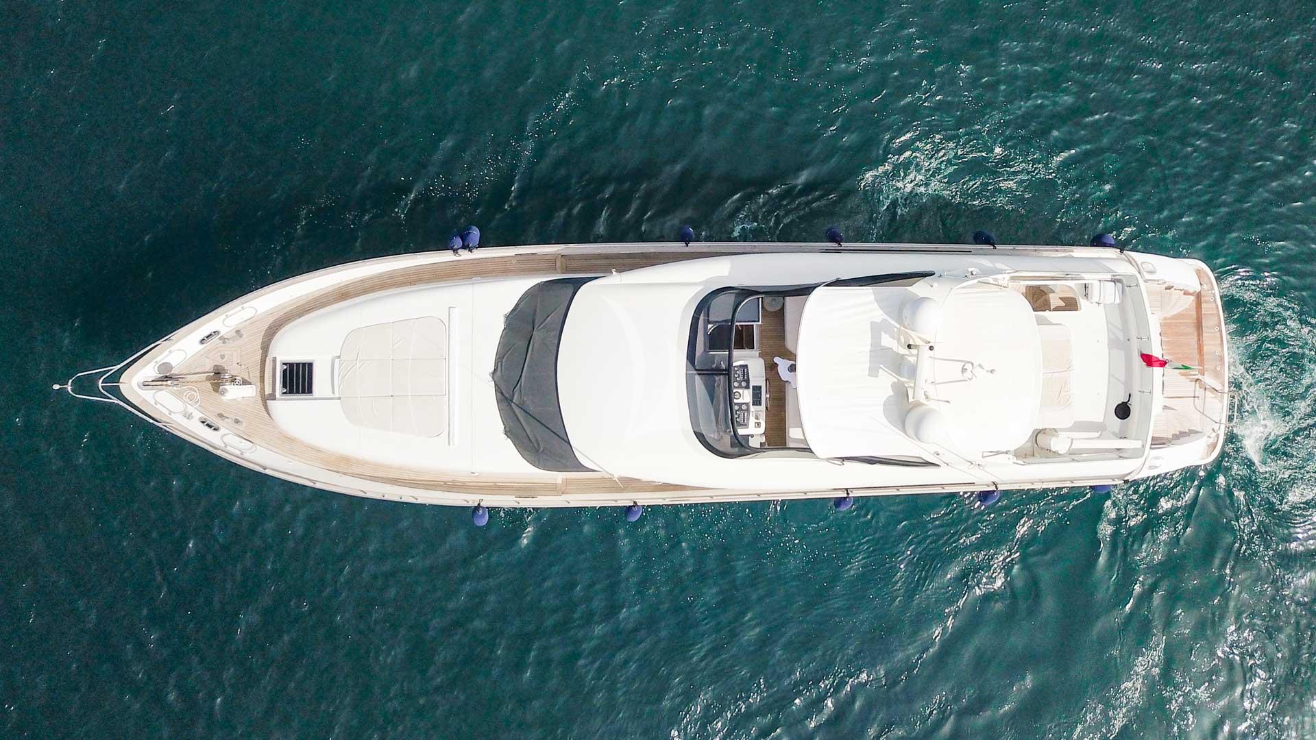 Luxury Crewed Motor Yacht DUBAI photo 3