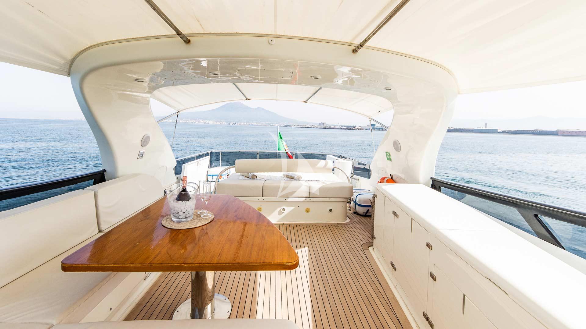 Luxury Crewed Motor Yacht DUBAI photo 6