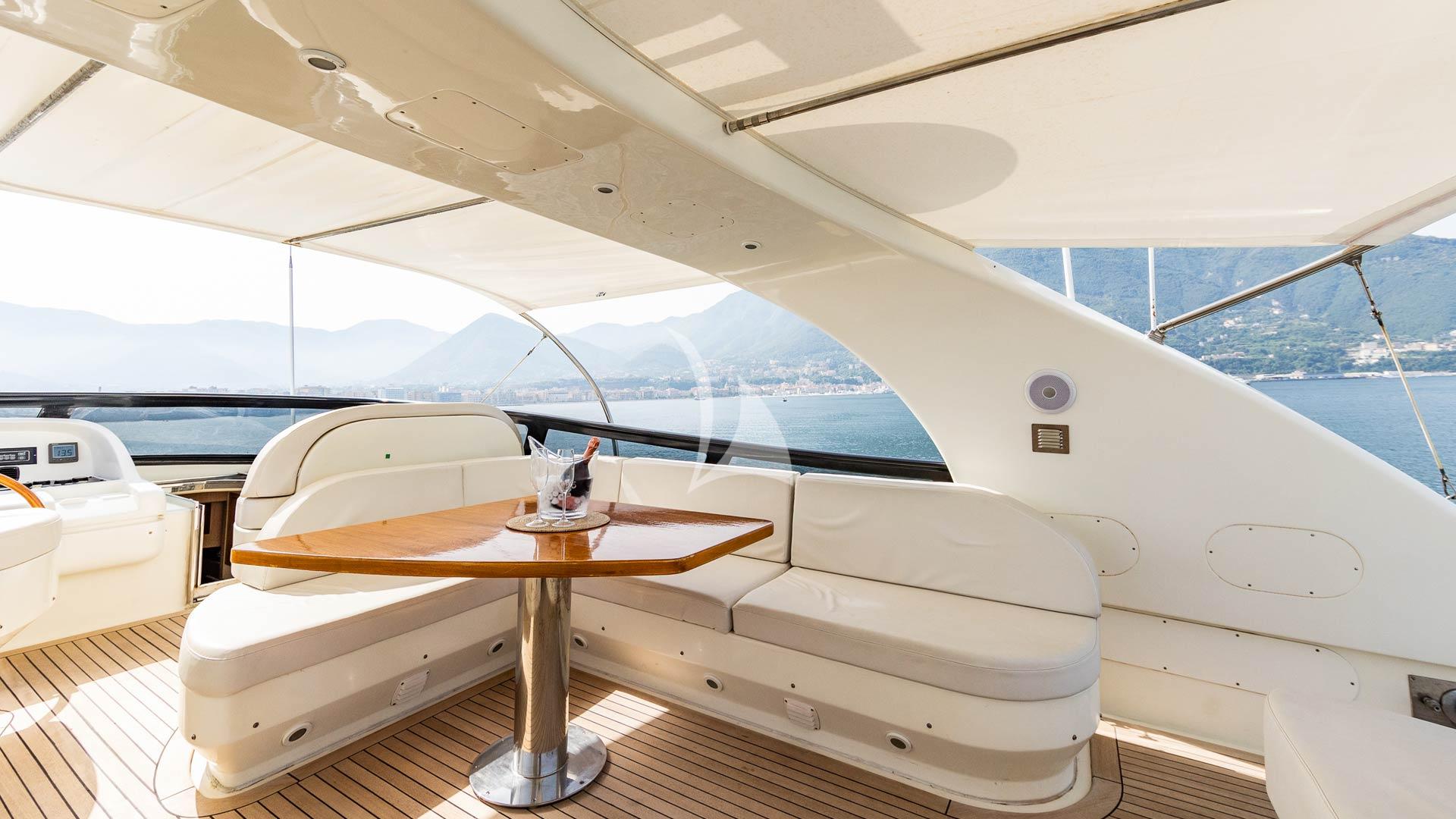 Luxury Crewed Motor Yacht DUBAI photo 7