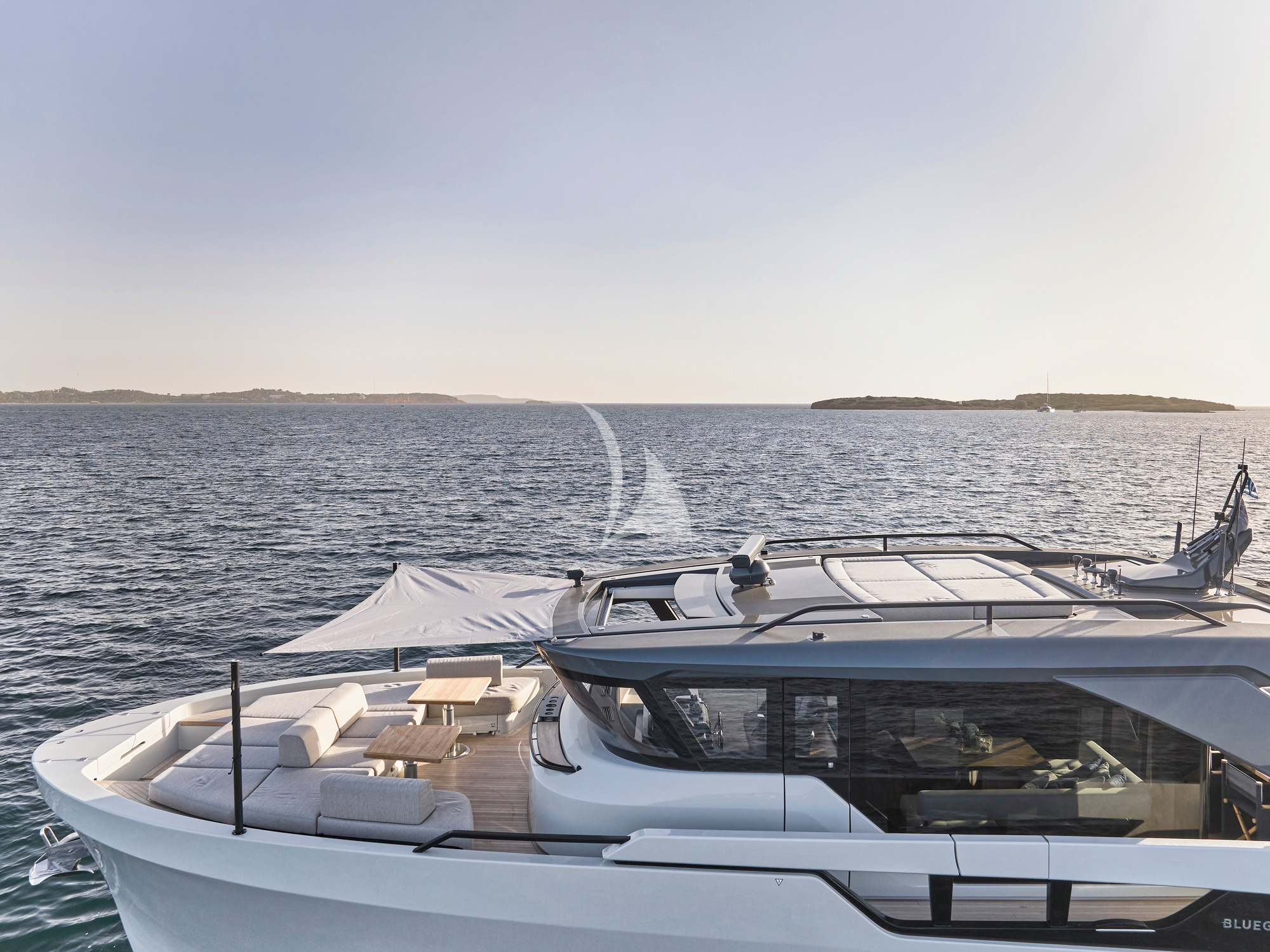 Crewed Motor Yacht DUCHESS photo 8