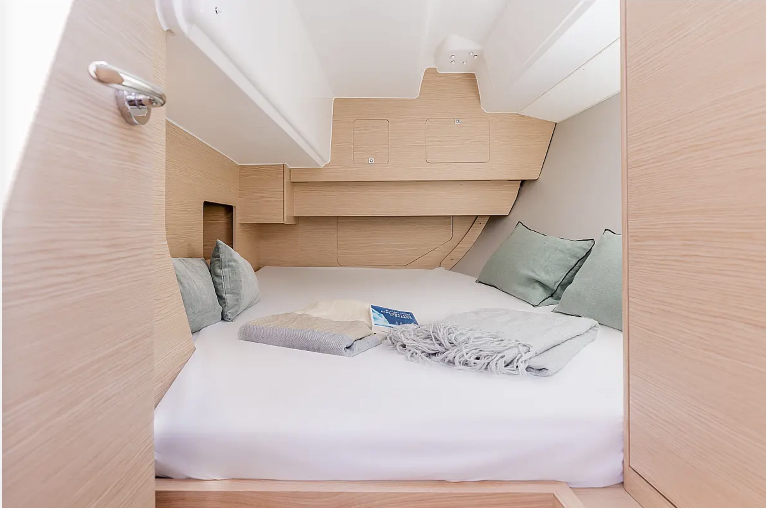 Bareboat Sailing Yacht Dufour 37 photo 4