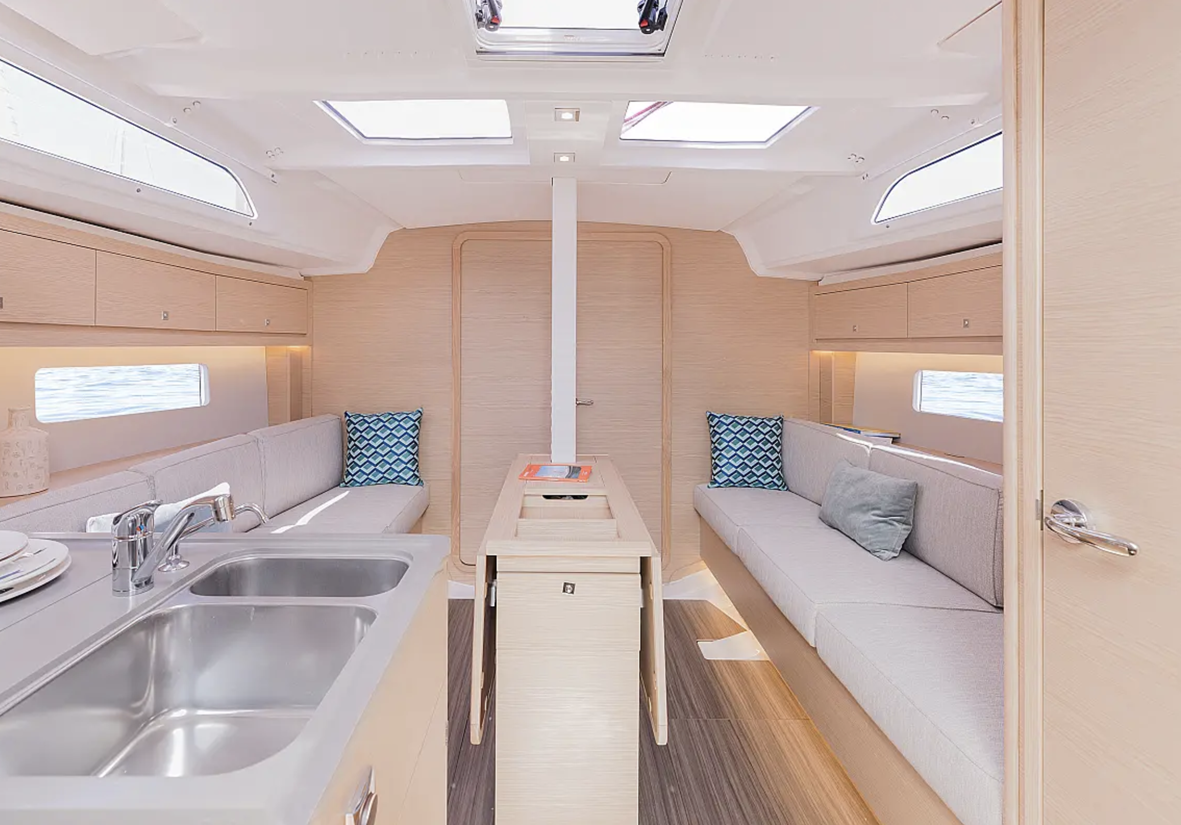 Bareboat Sailing Yacht Dufour 37 photo 5