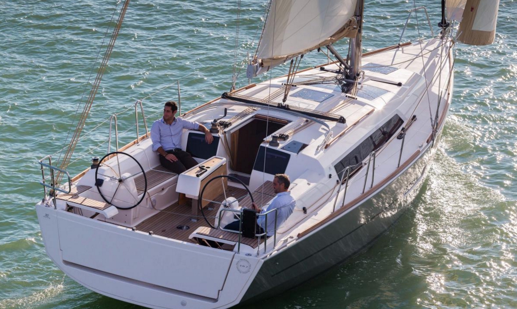Bareboat Sailing Yacht Dufour 382 photo 3