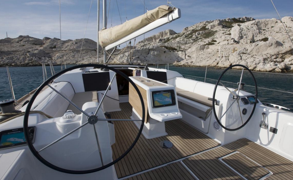 Bareboat Sailing Yacht Dufour 382 photo 5