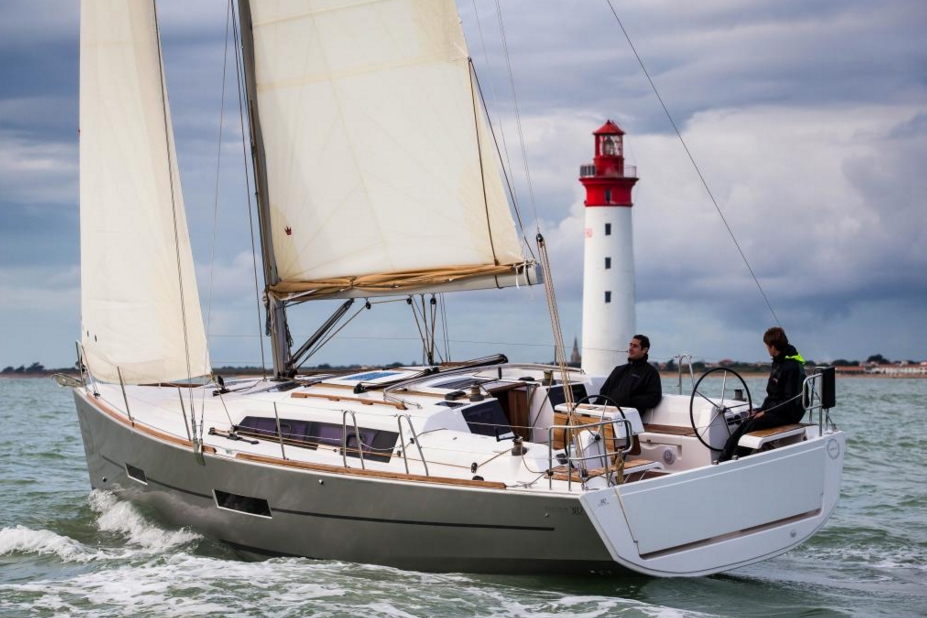 Bareboat Sailing Yacht Dufour 382 photo 7