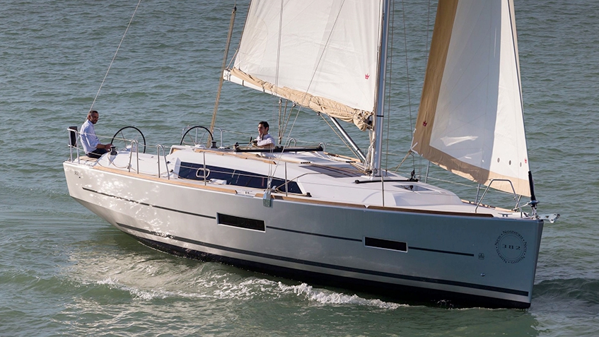 Bareboat Sailing Yacht Dufour 382