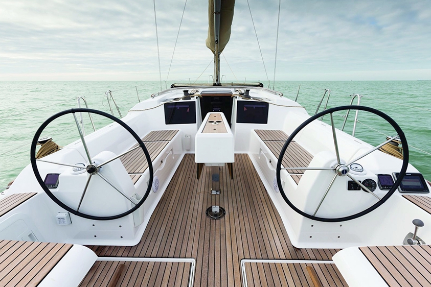 Bareboat Sailing Yacht Dufour 382 photo 3