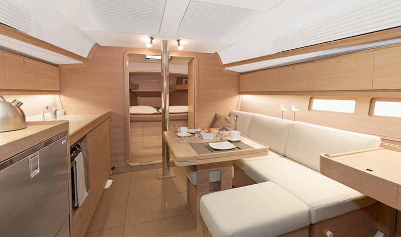 Bareboat Sailing Yacht Dufour 382 photo 7