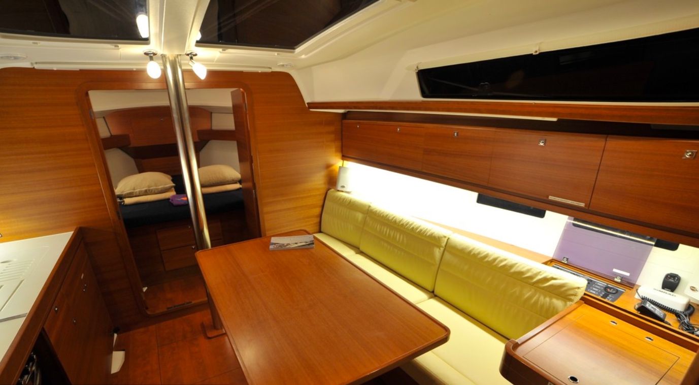 Bareboat Sailing Yacht Dufour 382 photo 3