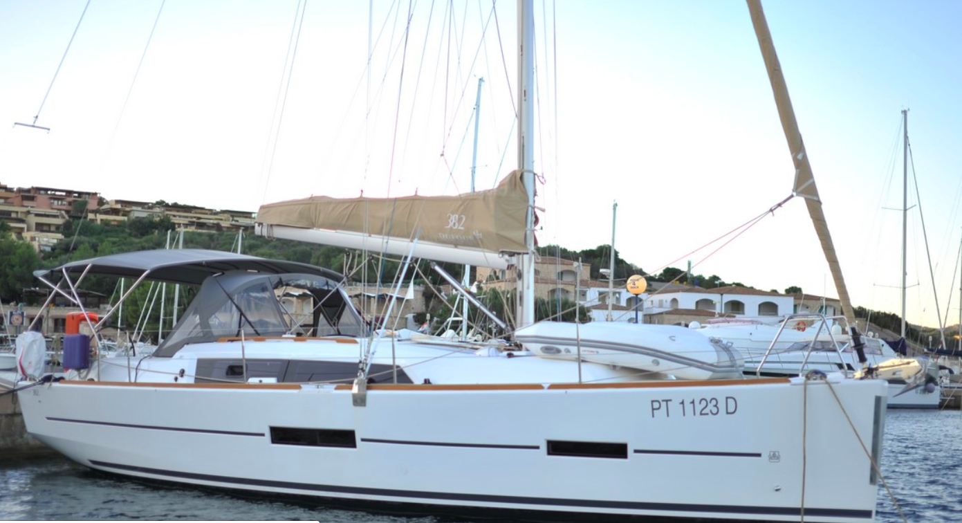 Bareboat Sailing Yacht Dufour 382 photo 6