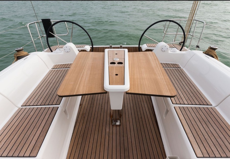 Bareboat Sailing Yacht Dufour 382 Grand Large photo 6