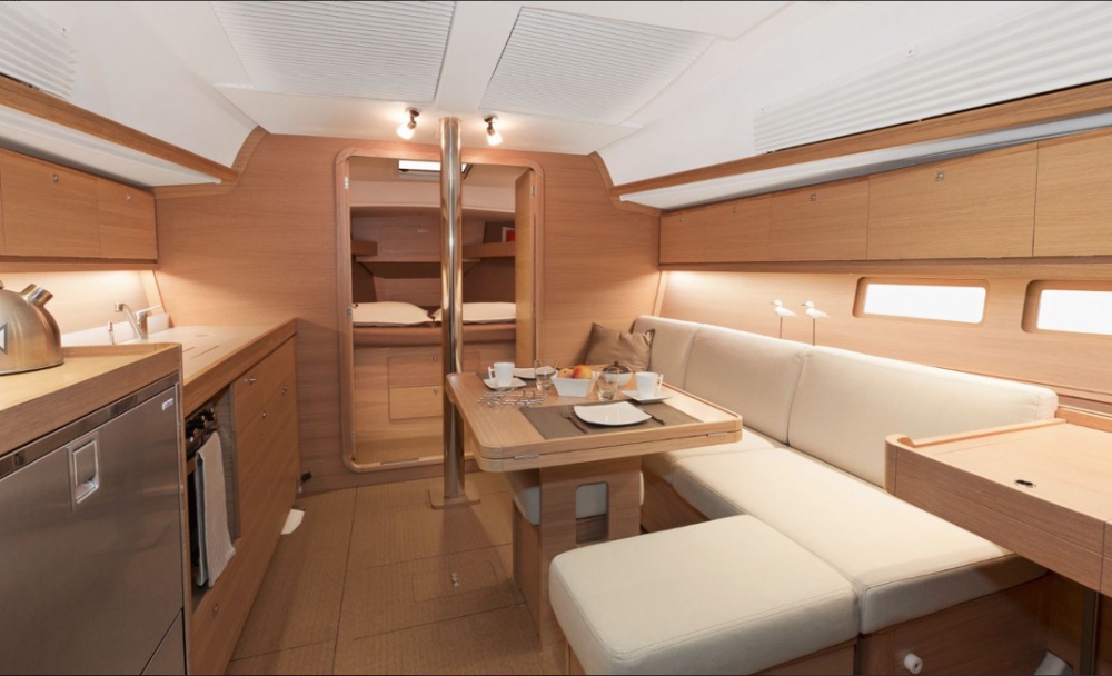 Bareboat Sailing Yacht Dufour 382 Grand Large photo 8