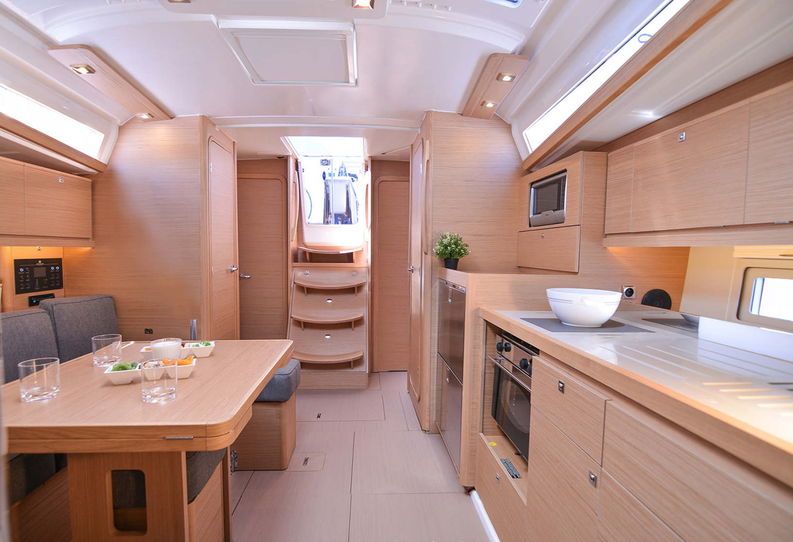 Bareboat Sailing Yacht Dufour 390 Grand Large photo 5