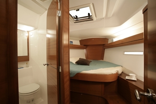 Bareboat Sailing Yacht Dufour 405 Grand Large photo 4