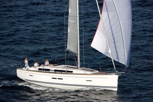 Bareboat Sailing Yacht Dufour 405