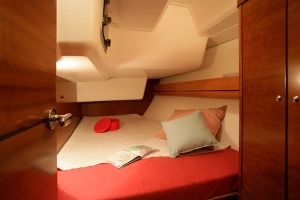 Bareboat Sailing Yacht Dufour 405 photo 4