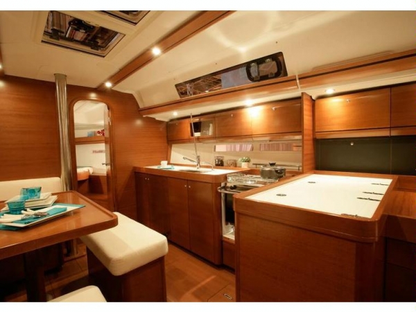 Bareboat Sailing Yacht Dufour 405 GL photo 4