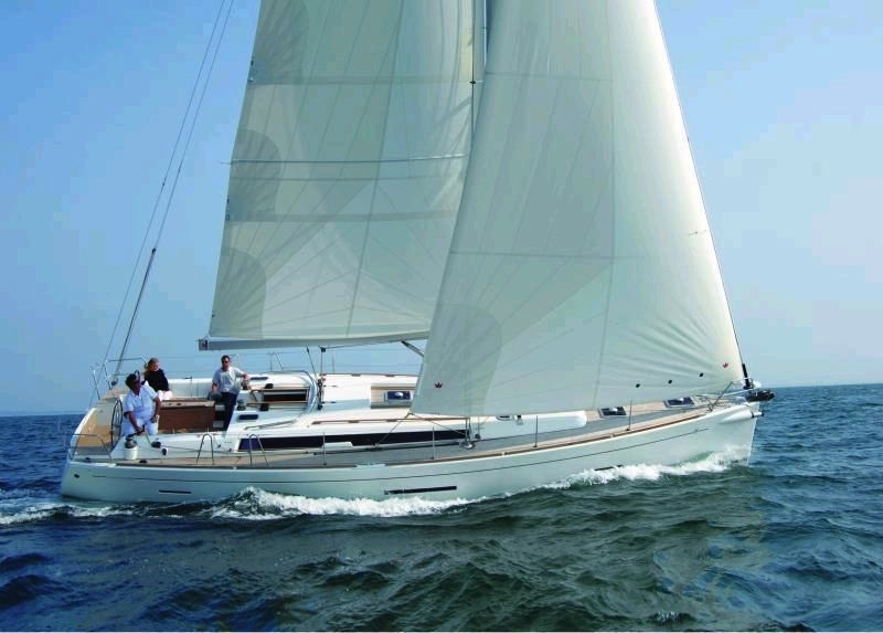 Bareboat Sailing Yacht Dufour 450 Grand Large photo 5