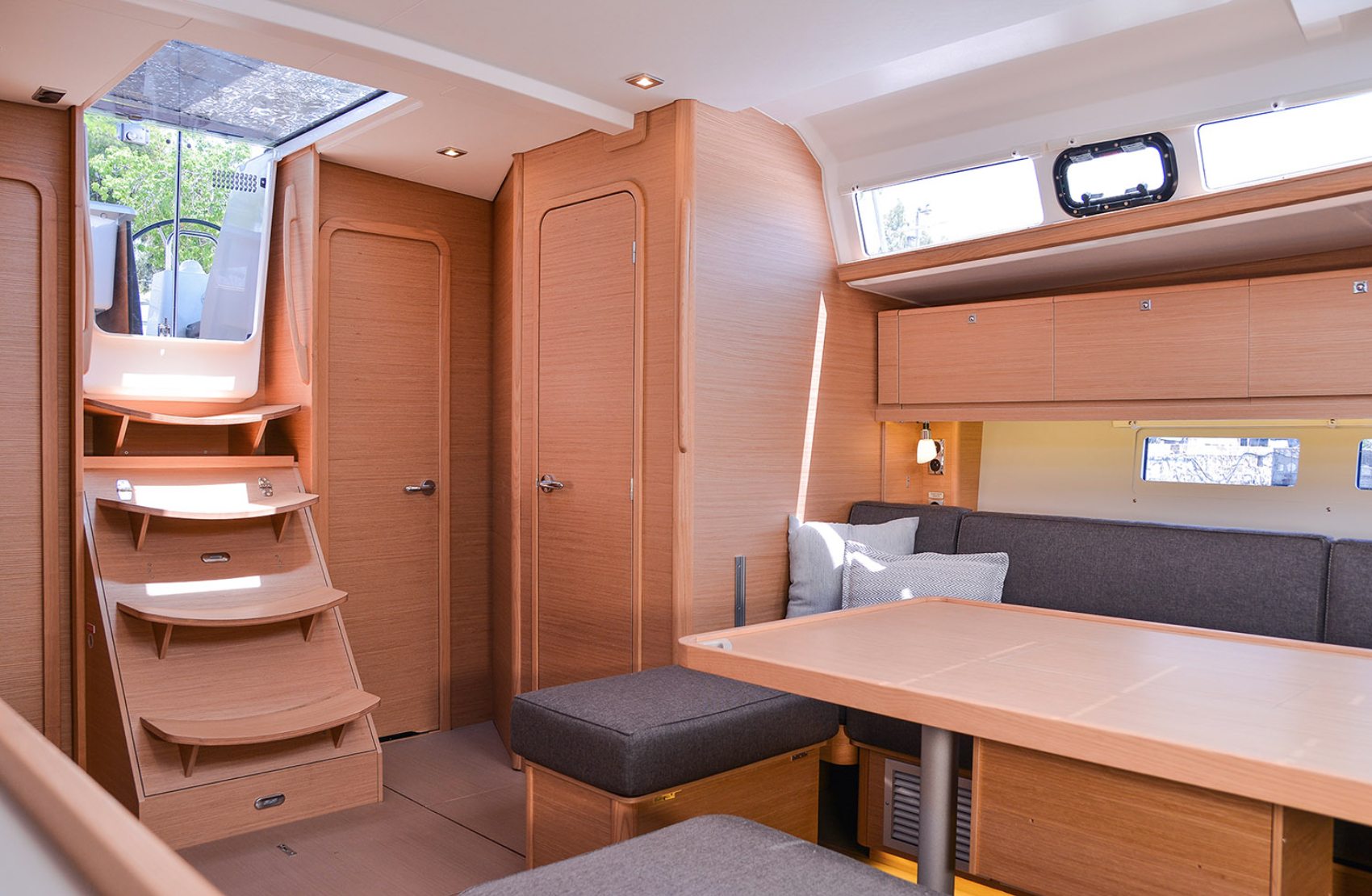 Bareboat Sailing Yacht Dufour 460 Grand Large photo 6