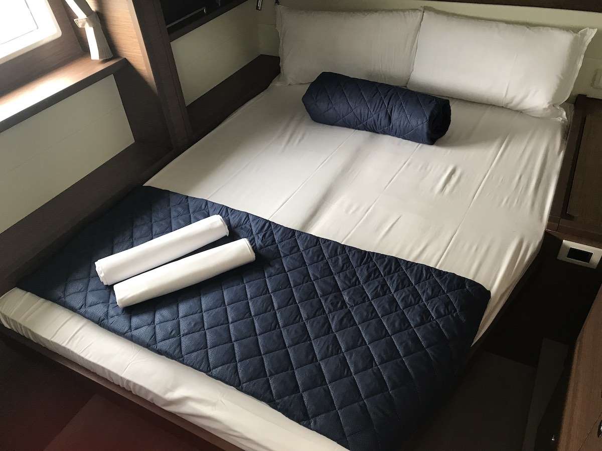 Crewed Catamaran DUGONGO II photo 8