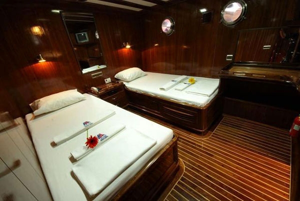 Crewed Sailing Yacht DURAMAZ photo 8