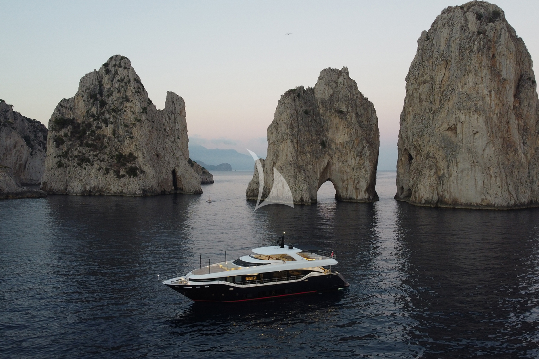 Luxury Crewed Motor Yacht EDEN photo 8