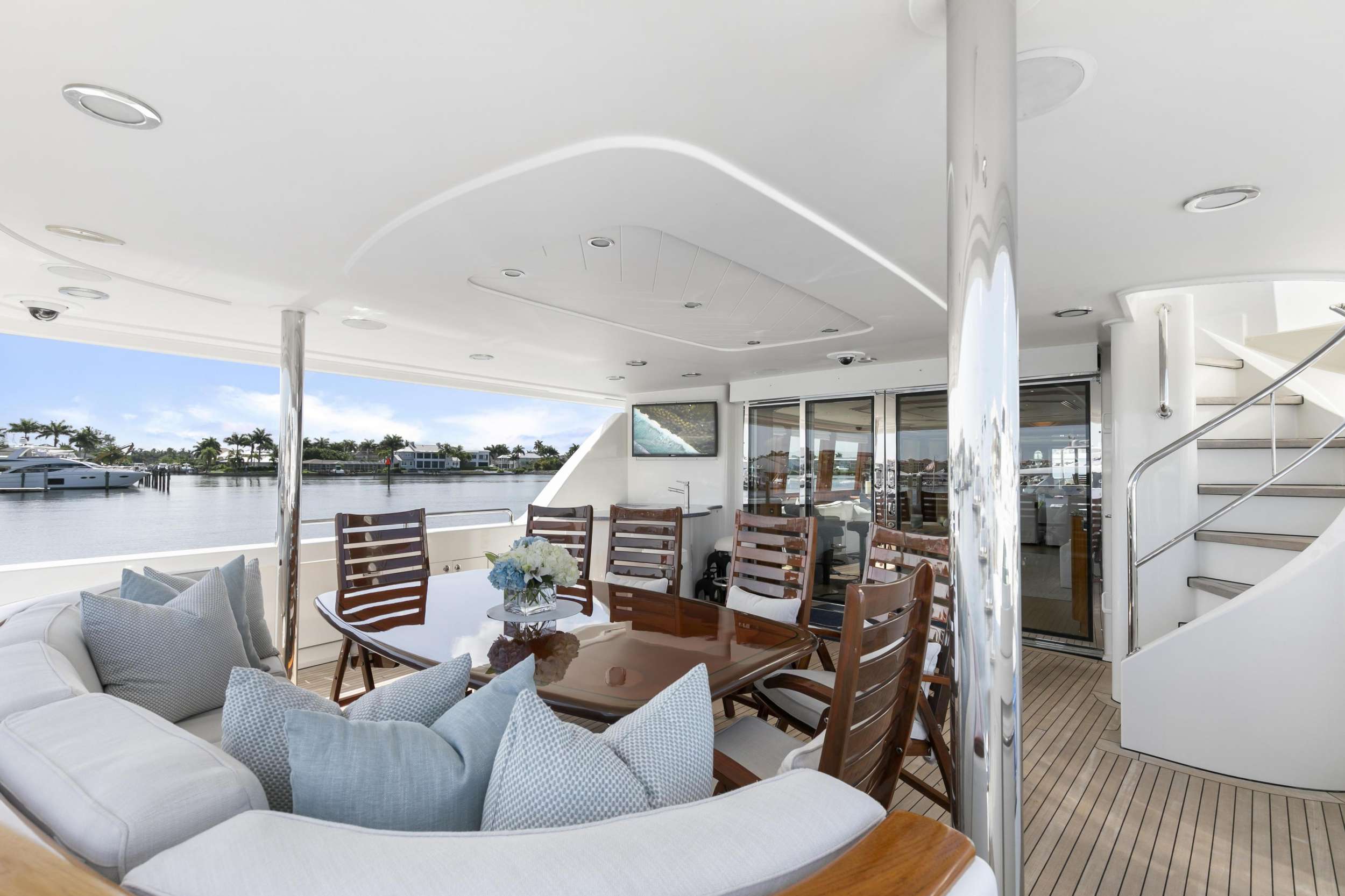 Luxury Crewed Motor Yacht EDEN photo 7