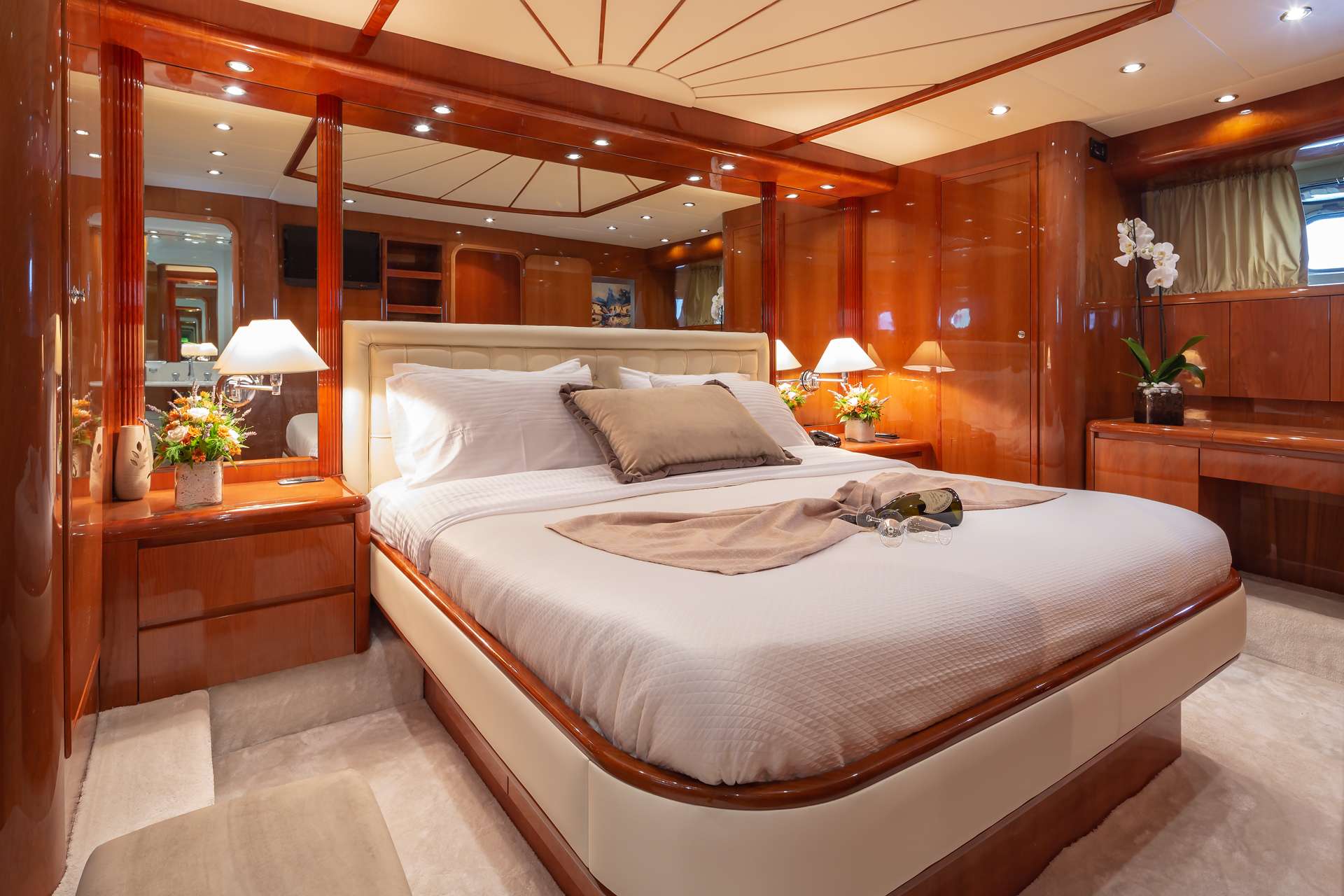 Luxury Crewed Motor Yacht EFMARIA photo 3