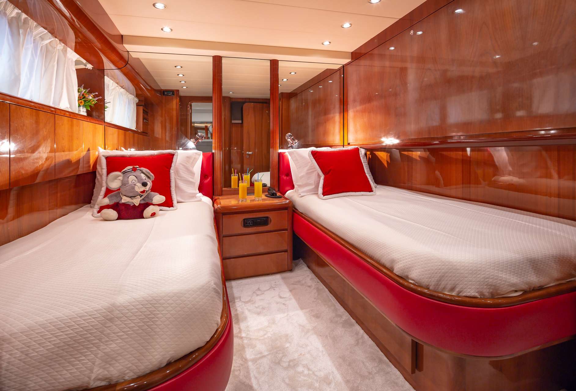 Luxury Crewed Motor Yacht EFMARIA photo 4