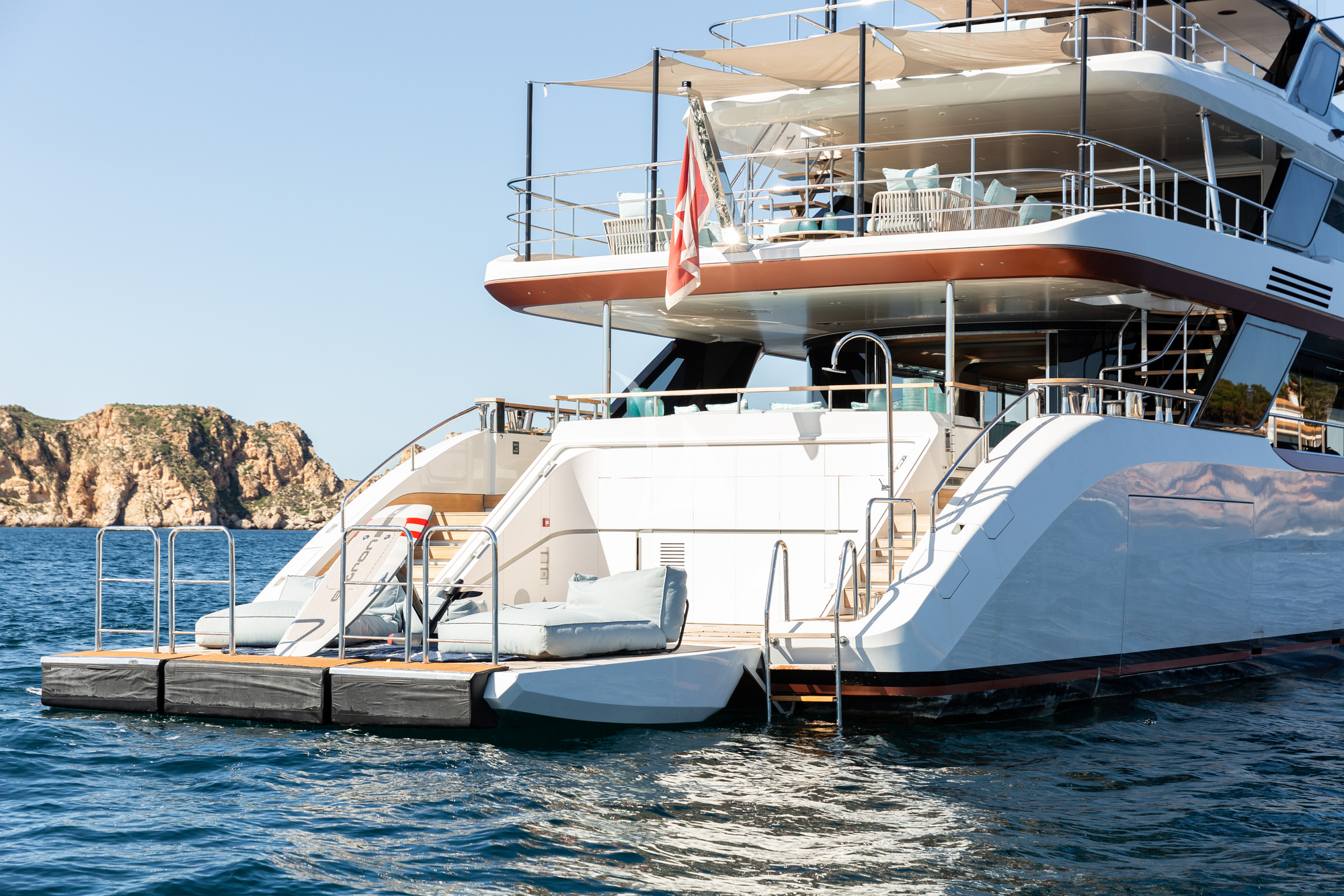 Luxury Crewed Motor Yacht EH2 photo 4