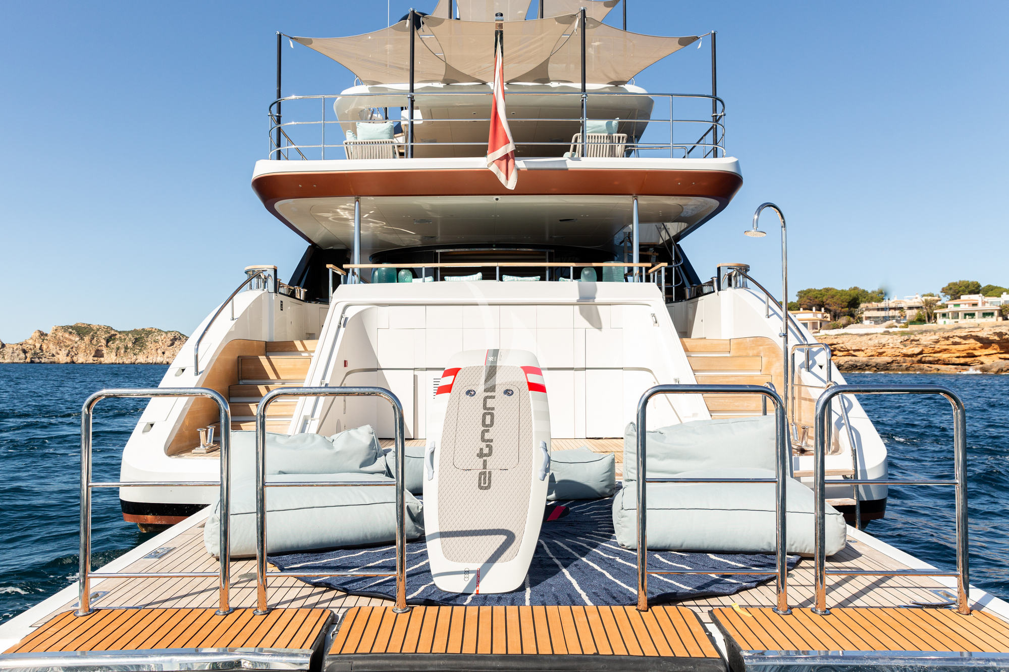Luxury Crewed Motor Yacht EH2 photo 5