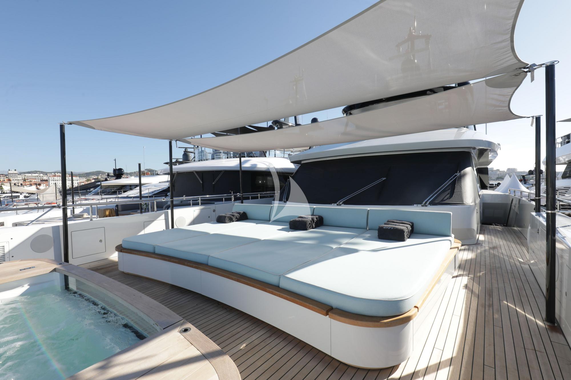 Luxury Crewed Motor Yacht EH2 photo 8
