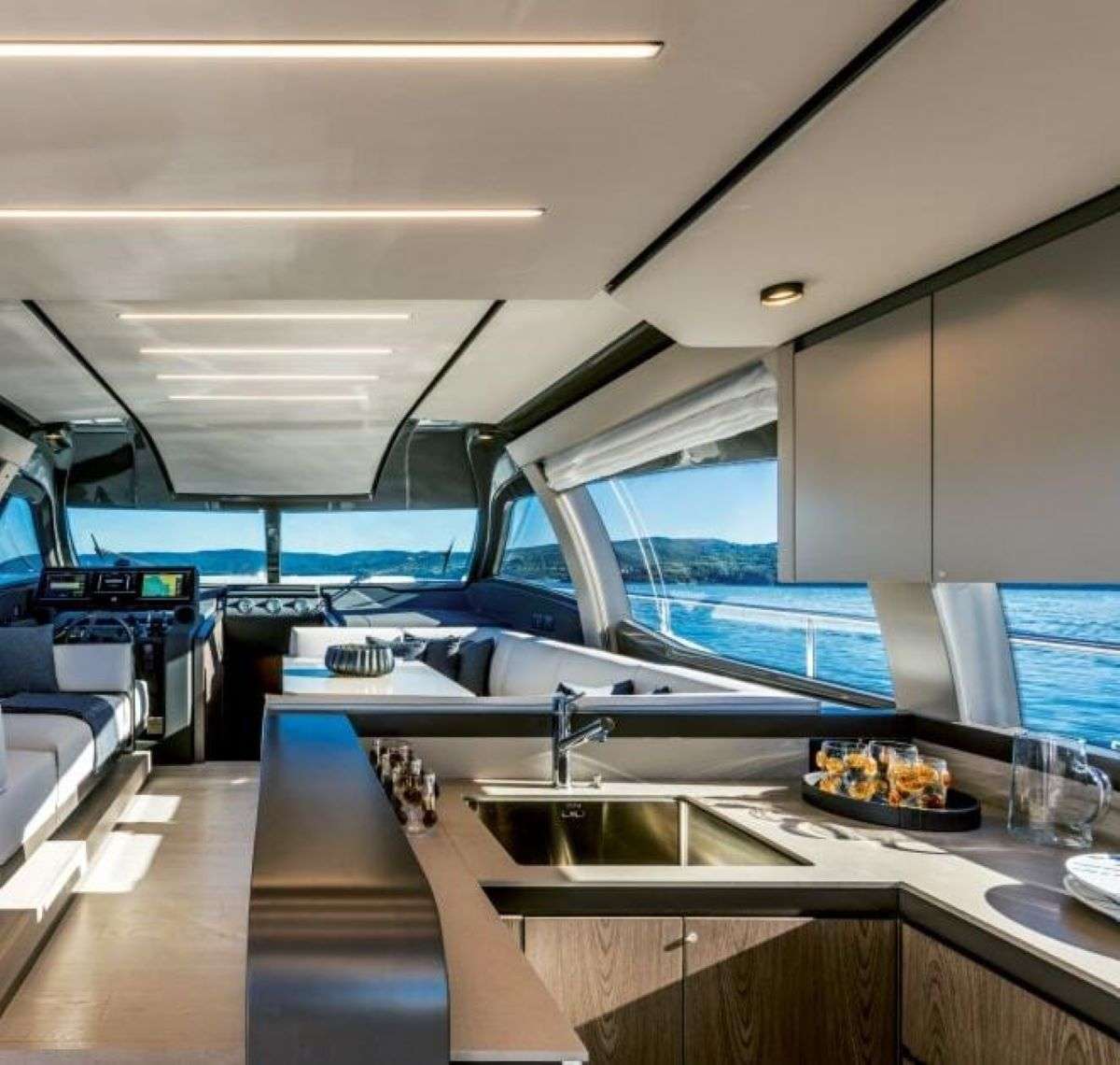 Crewed Motor Yacht EL PETAS photo 5