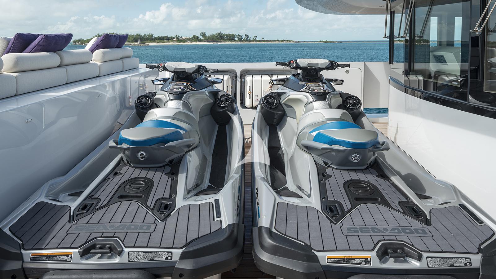 Luxury Crewed Motor Yacht ELA photo 5