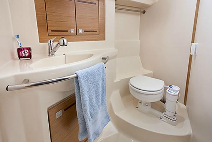 Bareboat Sailing Yacht Elan 394 photo 4