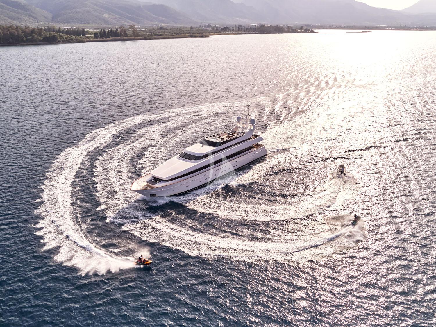 Luxury Crewed Motor Yacht ELEMENT photo 6