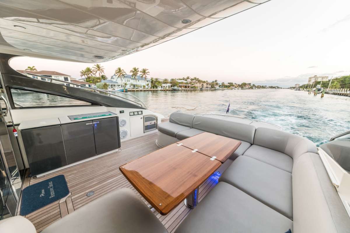 Luxury Crewed Motor Yacht ELLA ROSE photo 3