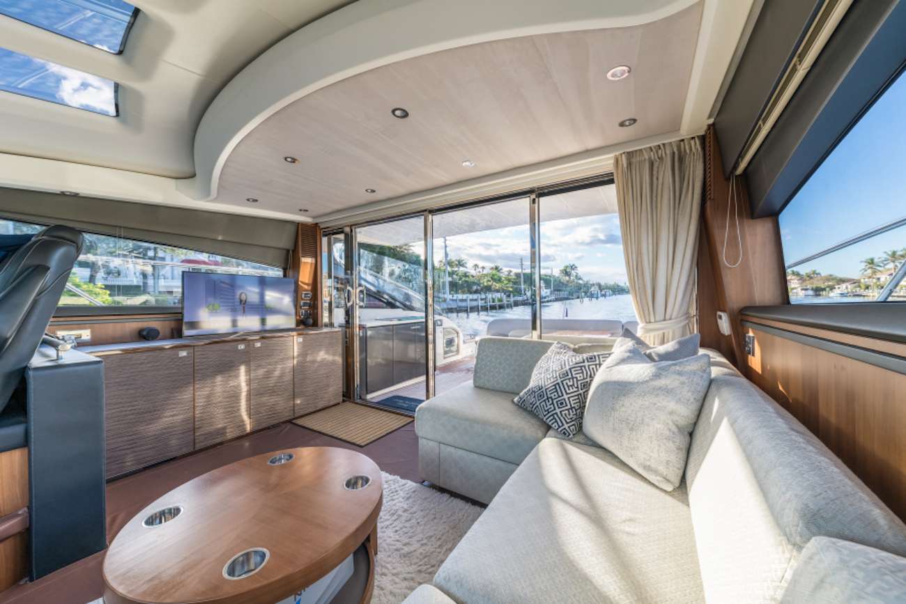 Luxury Crewed Motor Yacht ELLA ROSE photo 4